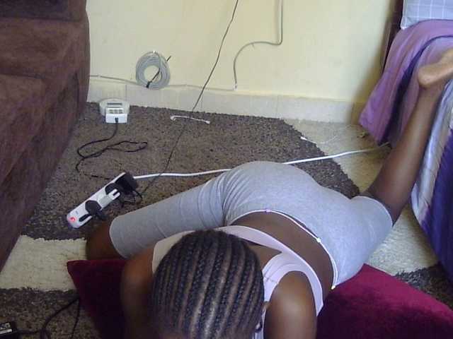 Gladwell's BongaCams show and profile