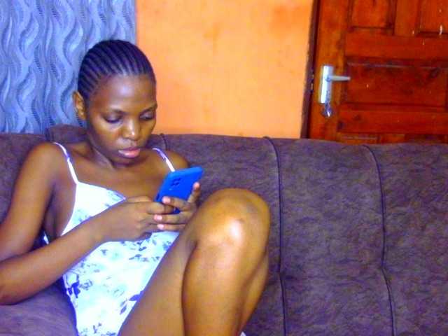 Gladwell's BongaCams show and profile