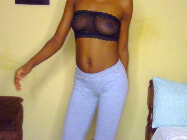 Gladwell's BongaCams show and profile