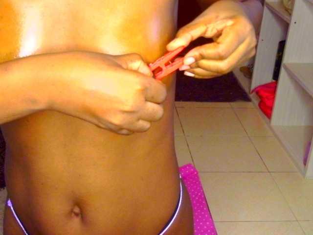 Gladwell's BongaCams show and profile