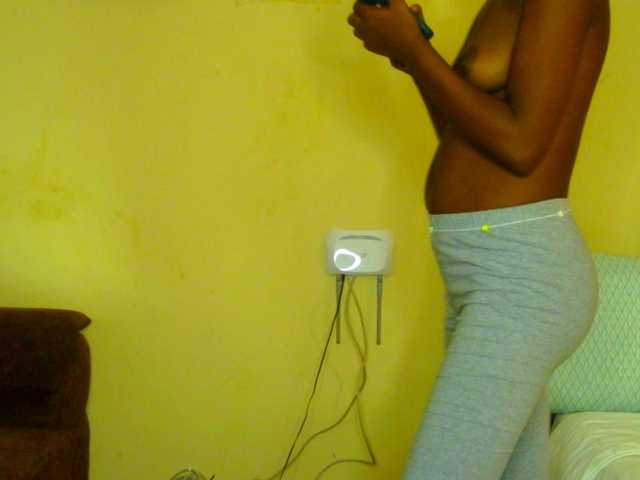 Gladwell's BongaCams show and profile