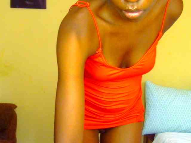 Gladwell Live Webcam on BongaCams