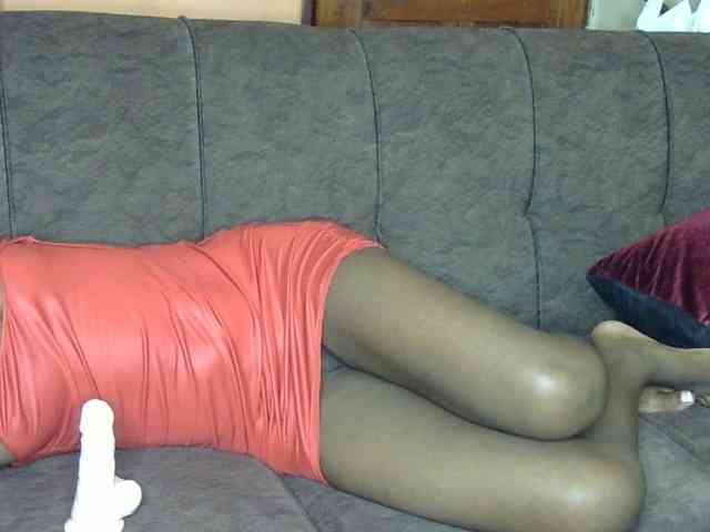 Gladwell Live Webcam on BongaCams