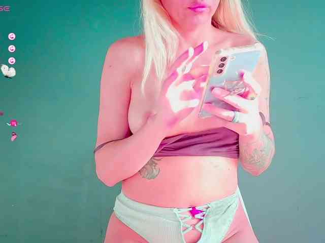FrankieFoxie webcam