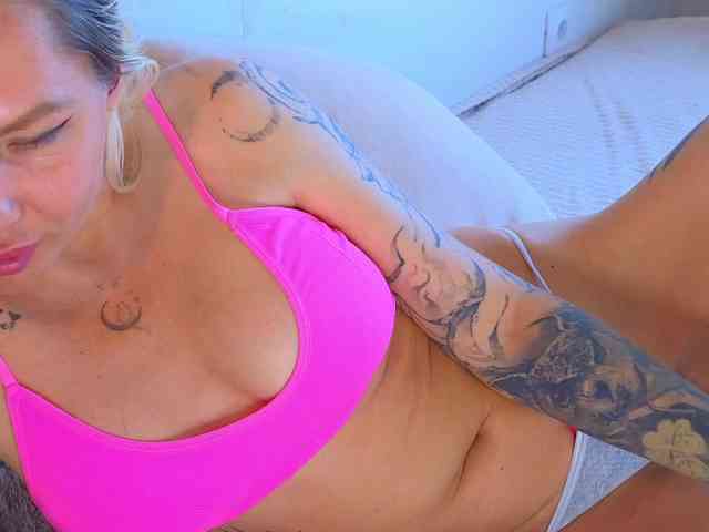 FrankieFoxie webcam