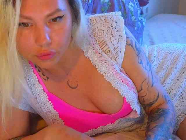 FrankieFoxie webcam