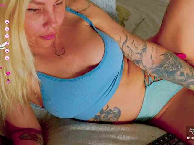 FrankieFoxie webcam