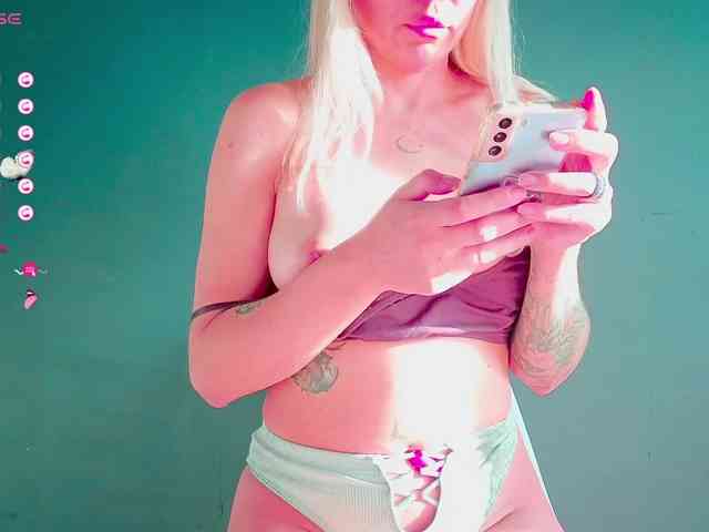 FrankieFoxie webcam
