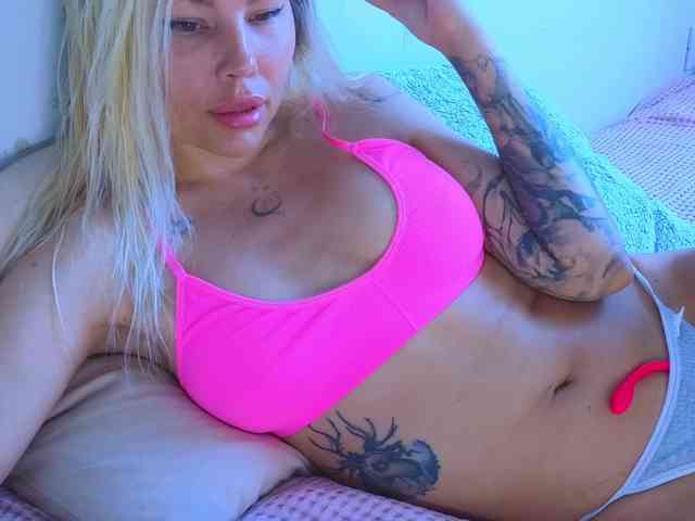 FrankieFoxie webcam