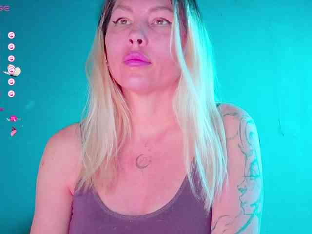 FrankieFoxie webcam