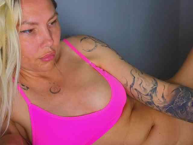 FrankieFoxie webcam