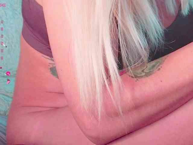 FrankieFoxie webcam