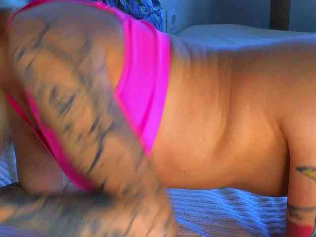 FrankieFoxie webcam