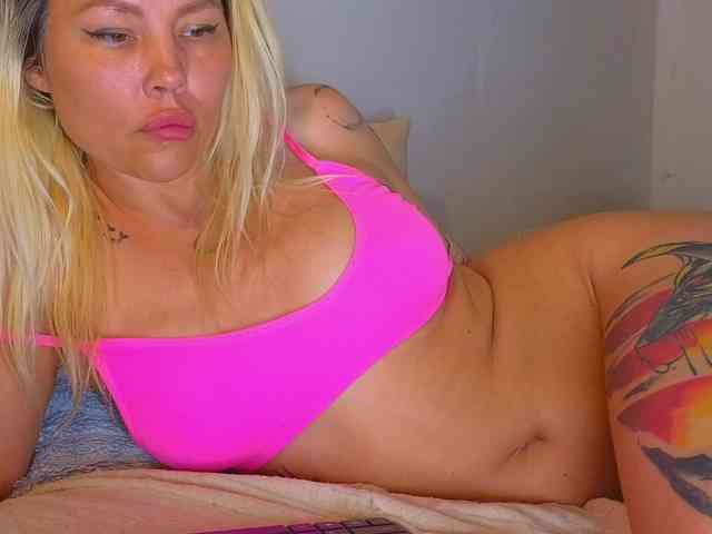 FrankieFoxie webcam