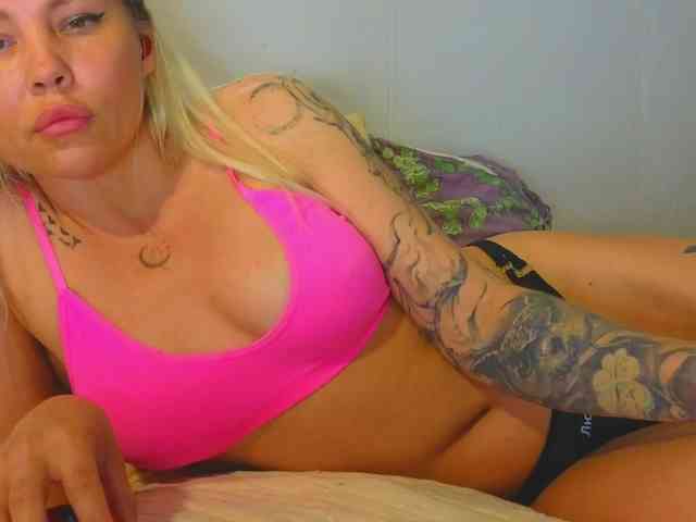 FrankieFoxie webcam