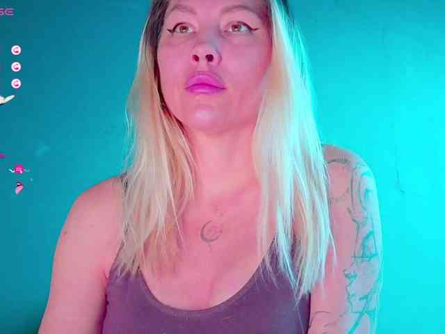 FrankieFoxie webcam