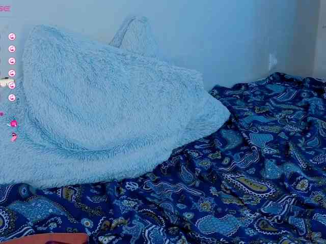 FrankieFoxie webcam