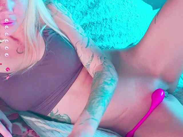 FrankieFoxie webcam