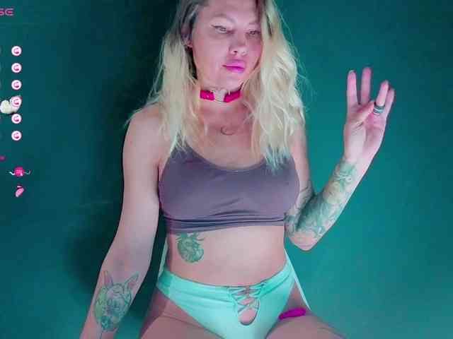 FrankieFoxie webcam
