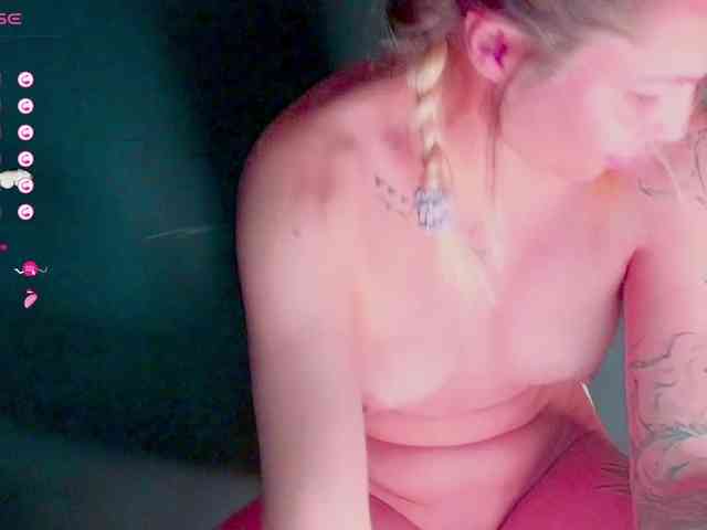 FrankieFoxie webcam