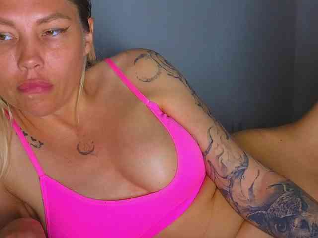FrankieFoxie webcam