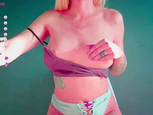FrankieFoxie webcam