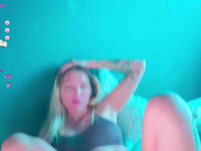 FrankieFoxie webcam