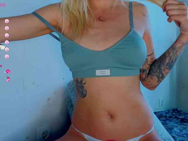 FrankieFoxie webcam