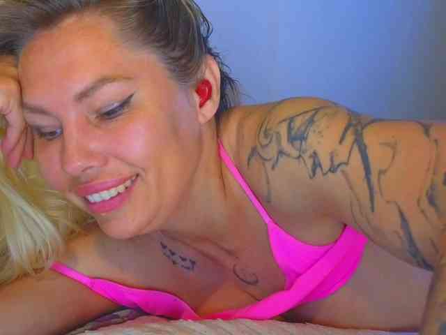FrankieFoxie webcam