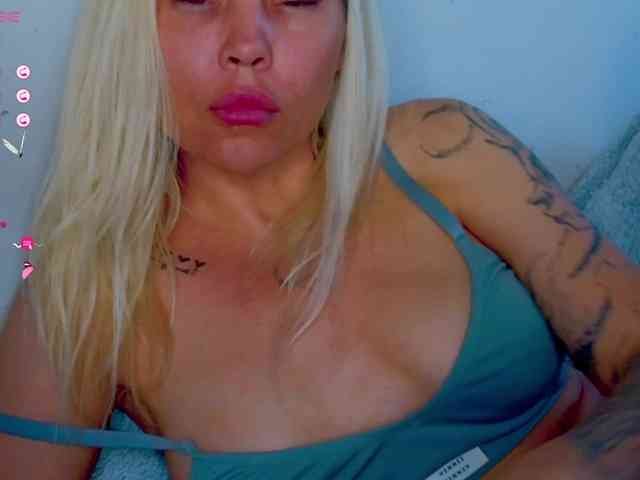 FrankieFoxie webcam