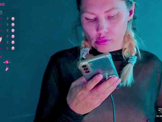 FrankieFoxie webcam