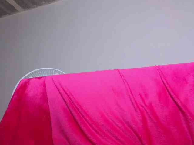 FrankieFoxie webcam