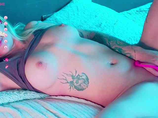FrankieFoxie webcam