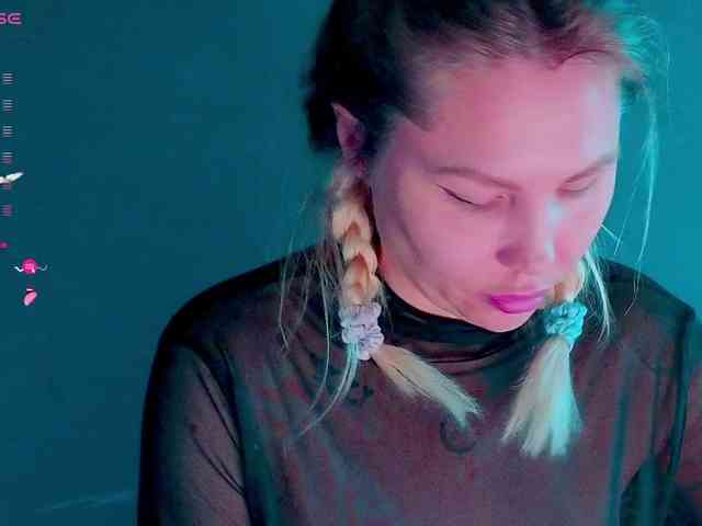 FrankieFoxie webcam