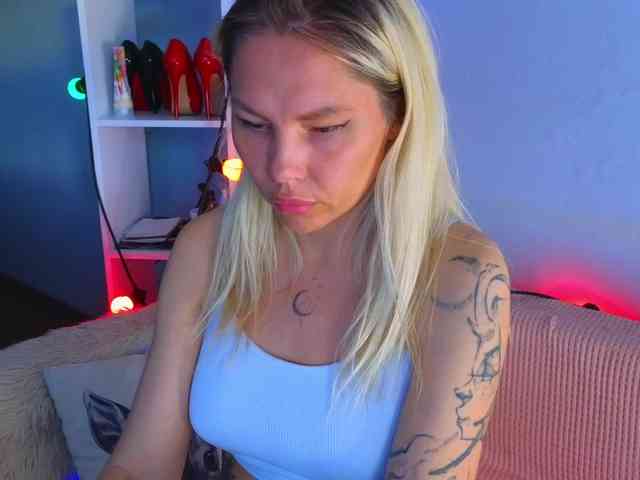 FrankieFoxie FrankieFoxie