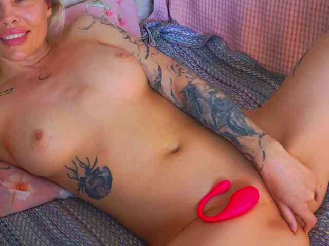 FrankieFoxie webcam