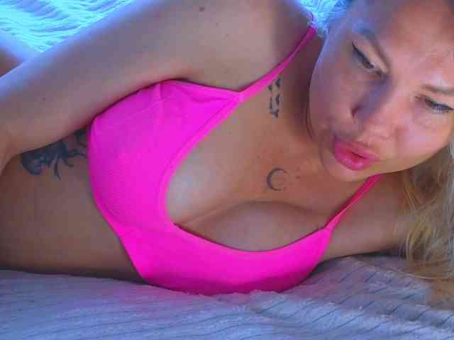 FrankieFoxie webcam
