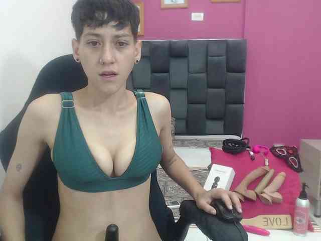 HottAlexxxa webcam