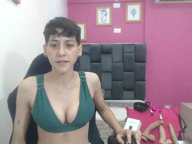 HottAlexxxa webcam