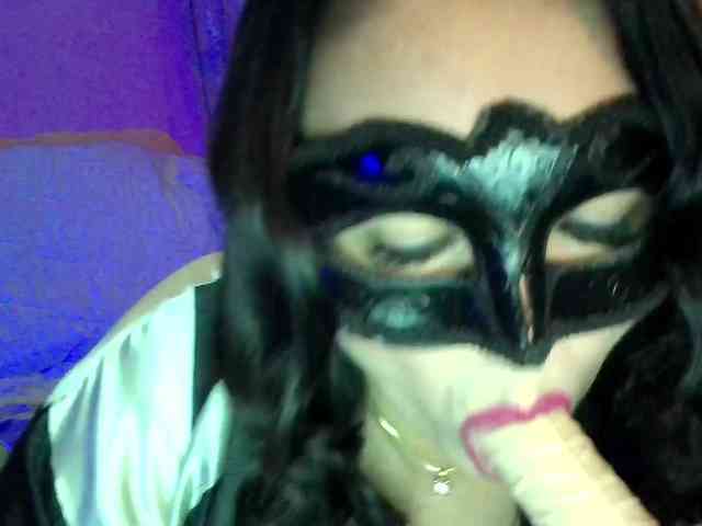 MiaGucci webcam