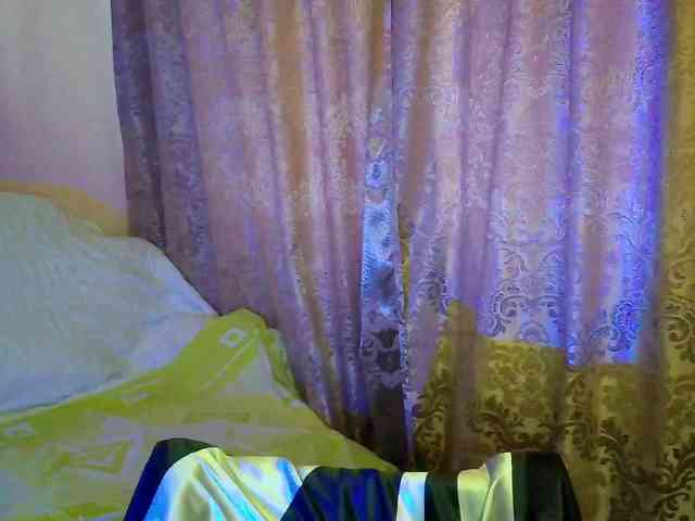 MiaGucci webcam