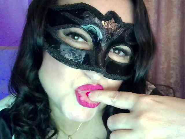 MiaGucci webcam