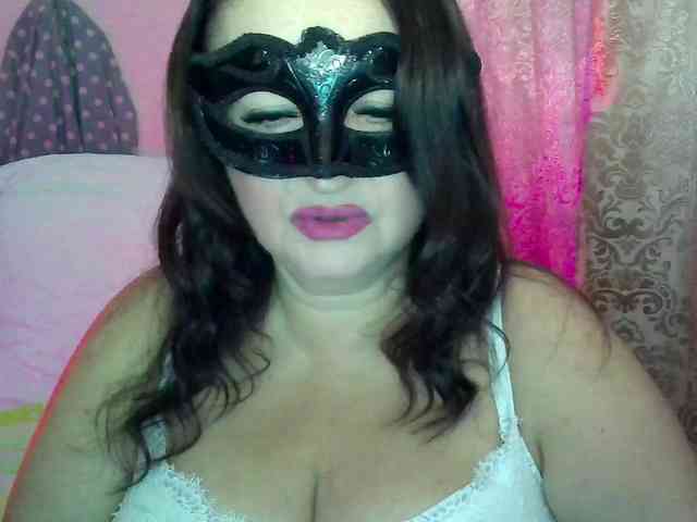 MiaGucci Live Webcam on BongaCams