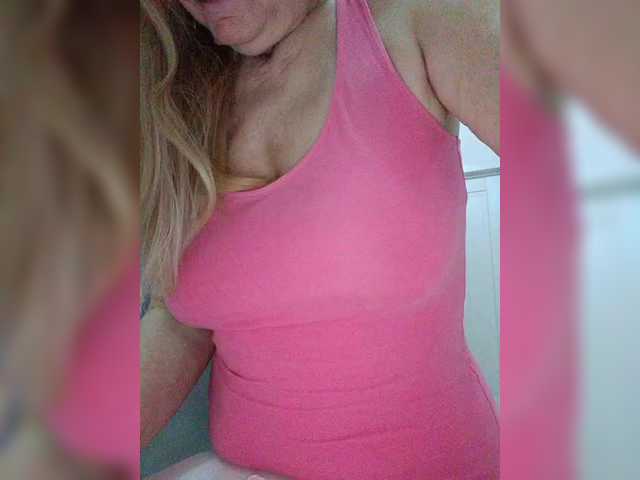 Tata42's BongaCams show and profile