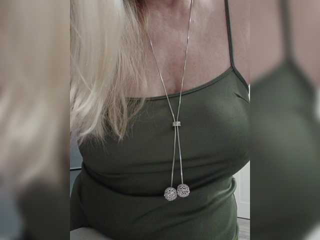 Tata42's BongaCams show and profile