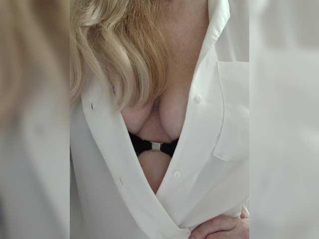 Tata42's BongaCams show and profile