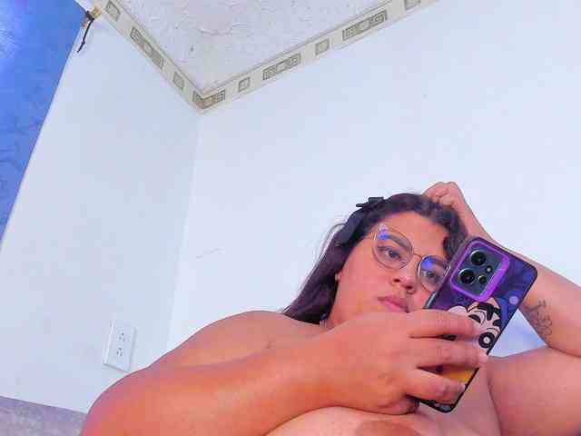 nahiiaa23 webcam