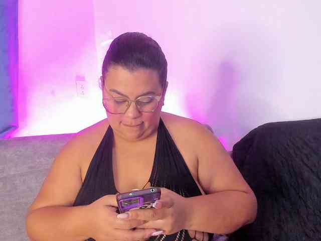 nahiiaa23 webcam