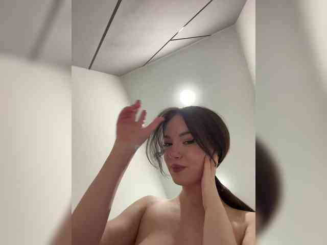 OlivkaVif Live Webcam on BongaCams