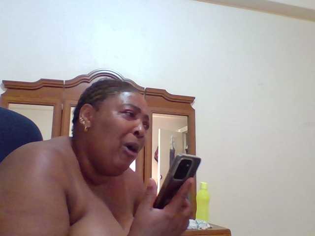 pussylips53's BongaCams show and profile